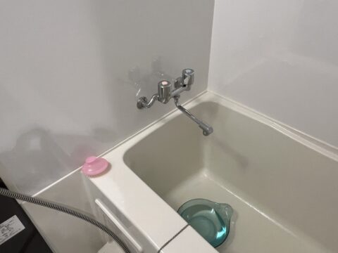 浴室水栓　水漏れの修理作業